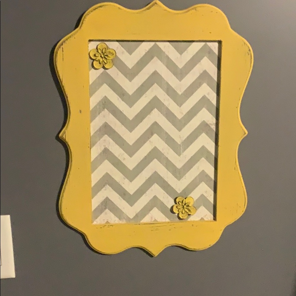 Hanging magnetic frame